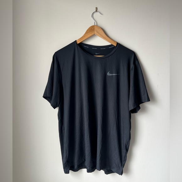 Nike Short Sleeve T-Shirt - Picture 3 of 5